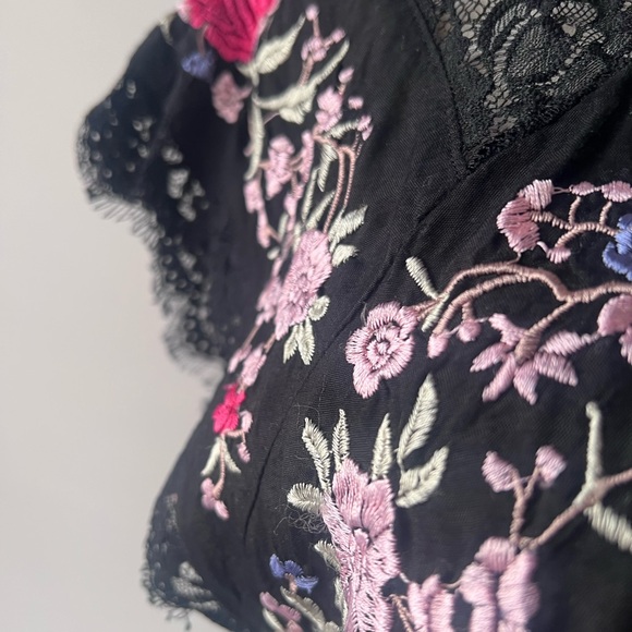 Floral Embroidered Black Lace Blouse - Picture 6 of 6